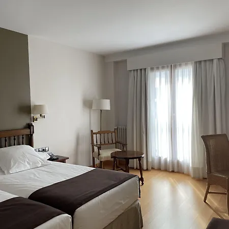 Hotel De 4*