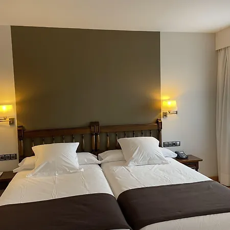 De 4* بويبلا ذي سانابريا
