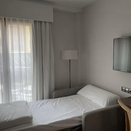 De 4* بويبلا ذي سانابريا