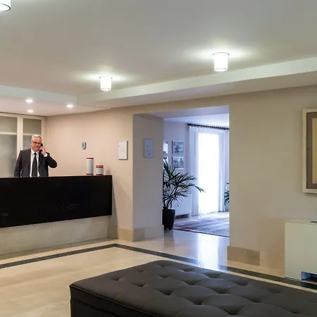 Hotel De 4*
