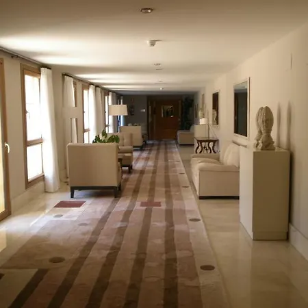 Hotel De 4*