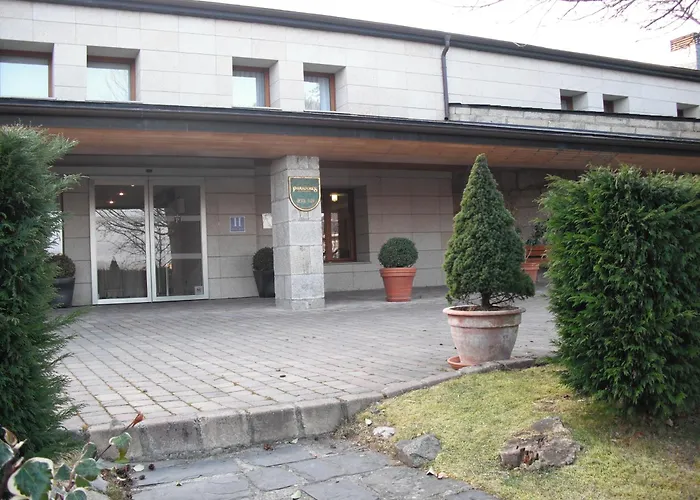 파라도르 드 푸에블라 드 사나브리아 4*